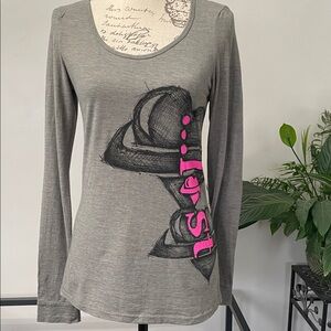 Gray Long Sleeve Top with Pink Graphic